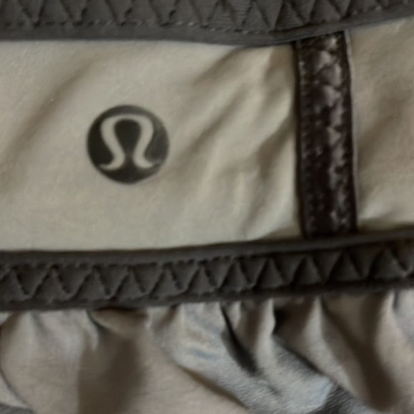 Lululemon BNWOT grey tank top size 8 - Picture 3 of 5